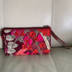 NWOT Vera Bradley RFID Front  Zip Wristlet